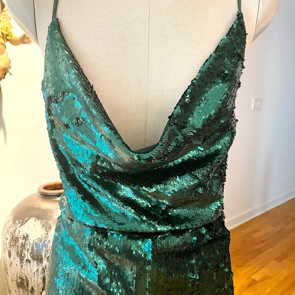 Glitter & Shine in Emerald Green - Picture 2 of 6